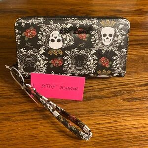 Betsey Johnson Black Skull & Rose Wristlet Wallet